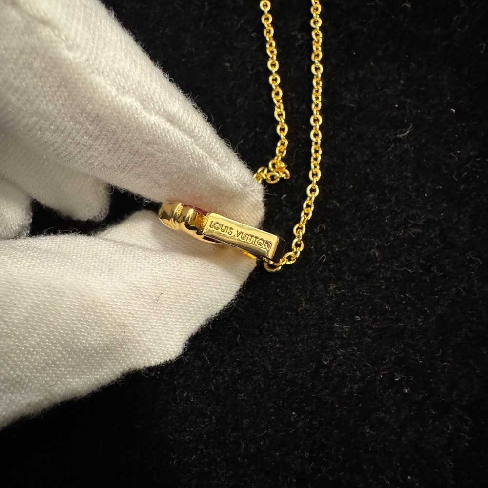 Louis Vuitton Gold and Pink Necklace Elegant Jewelry - Picture 5 of 7